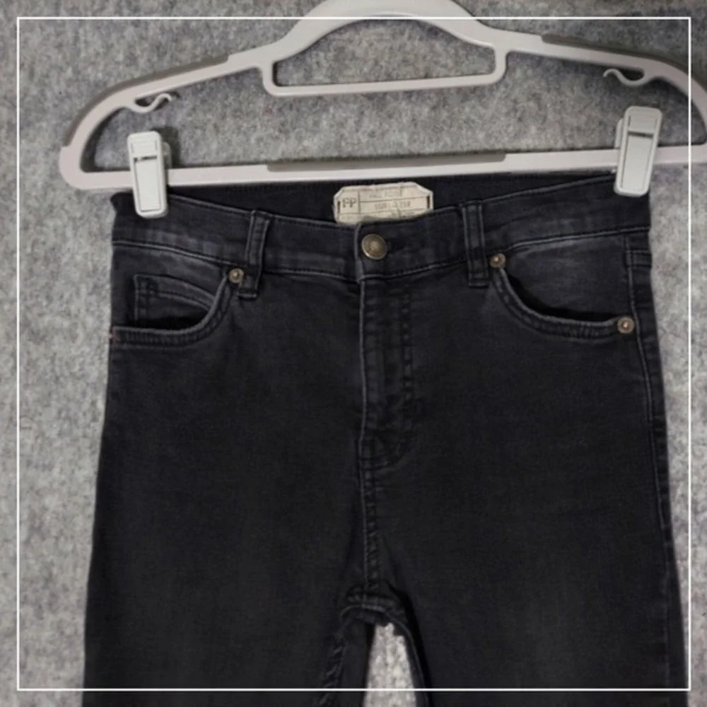 Free People Jeans Women 25 Vintage Inspired Raw Hem‎ Weekend Denim Modern Edge